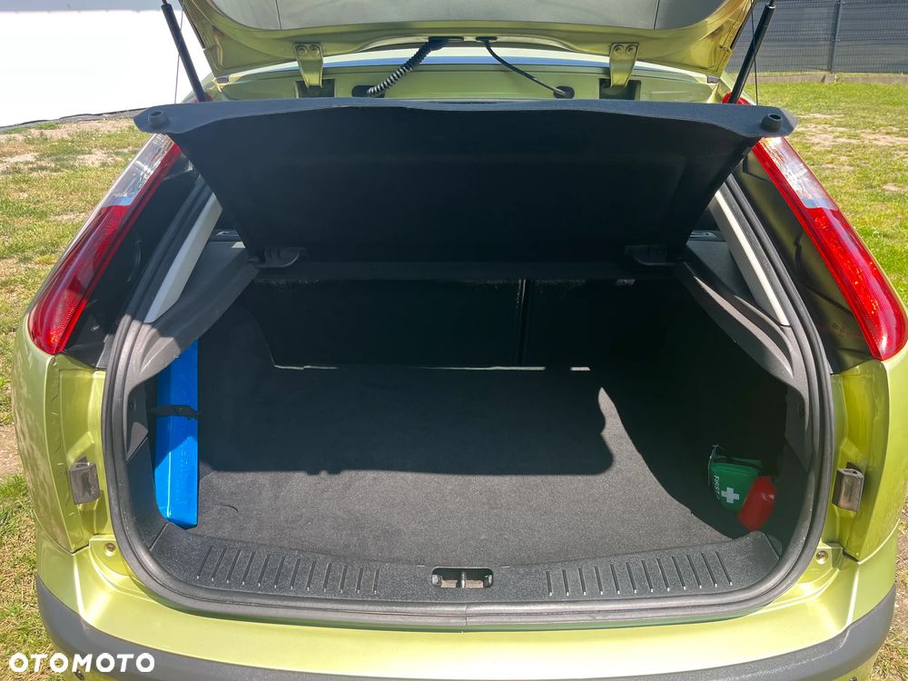 Ford Focus 1.6 16V Ghia - 16
