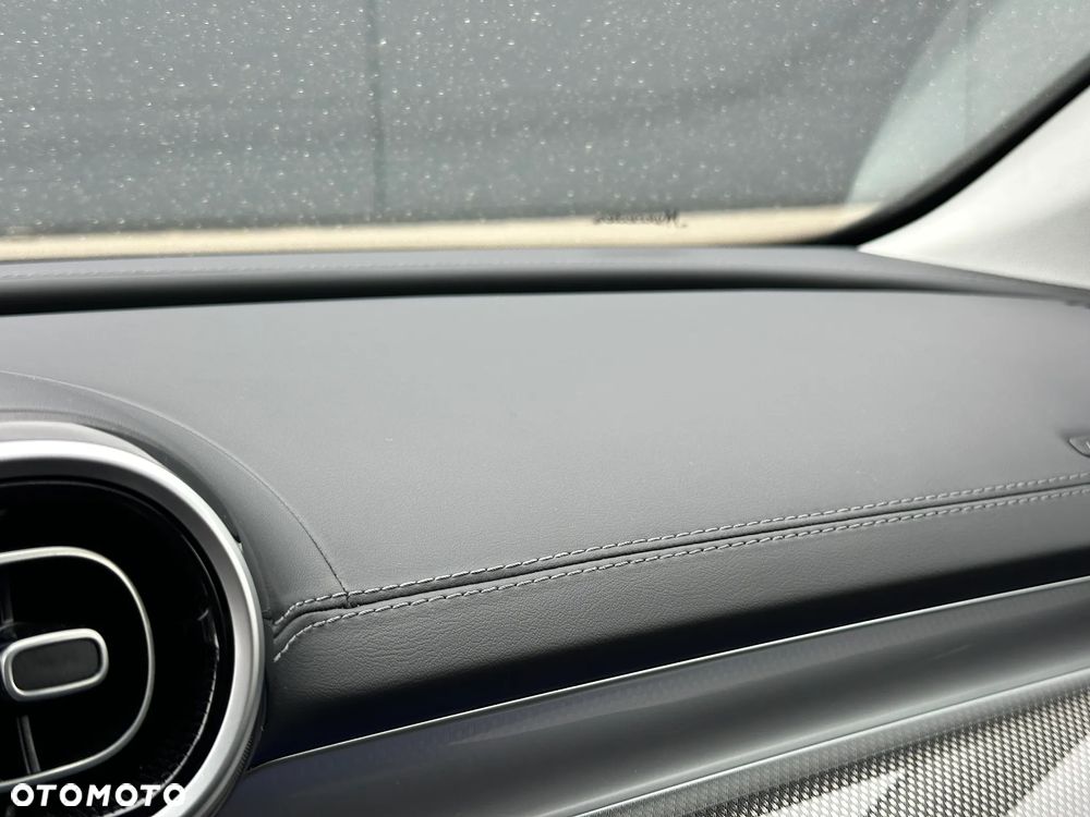 Mercedes-Benz Klasa C 180 mHEV AMG - 34