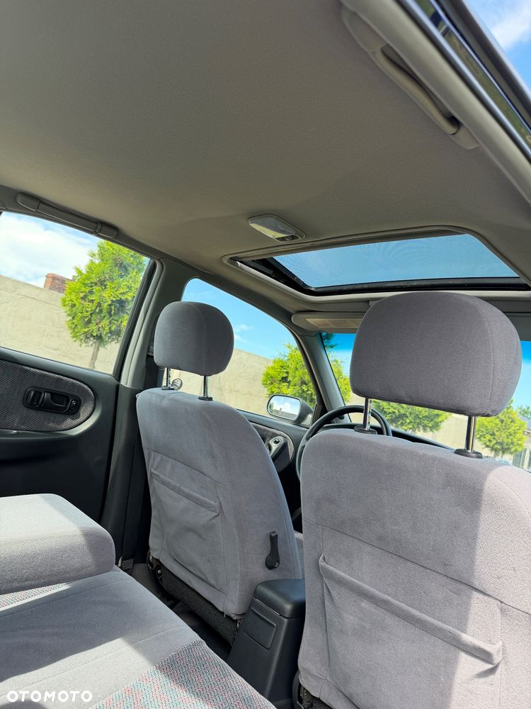 Nissan Primera 2.0 SLX - 11