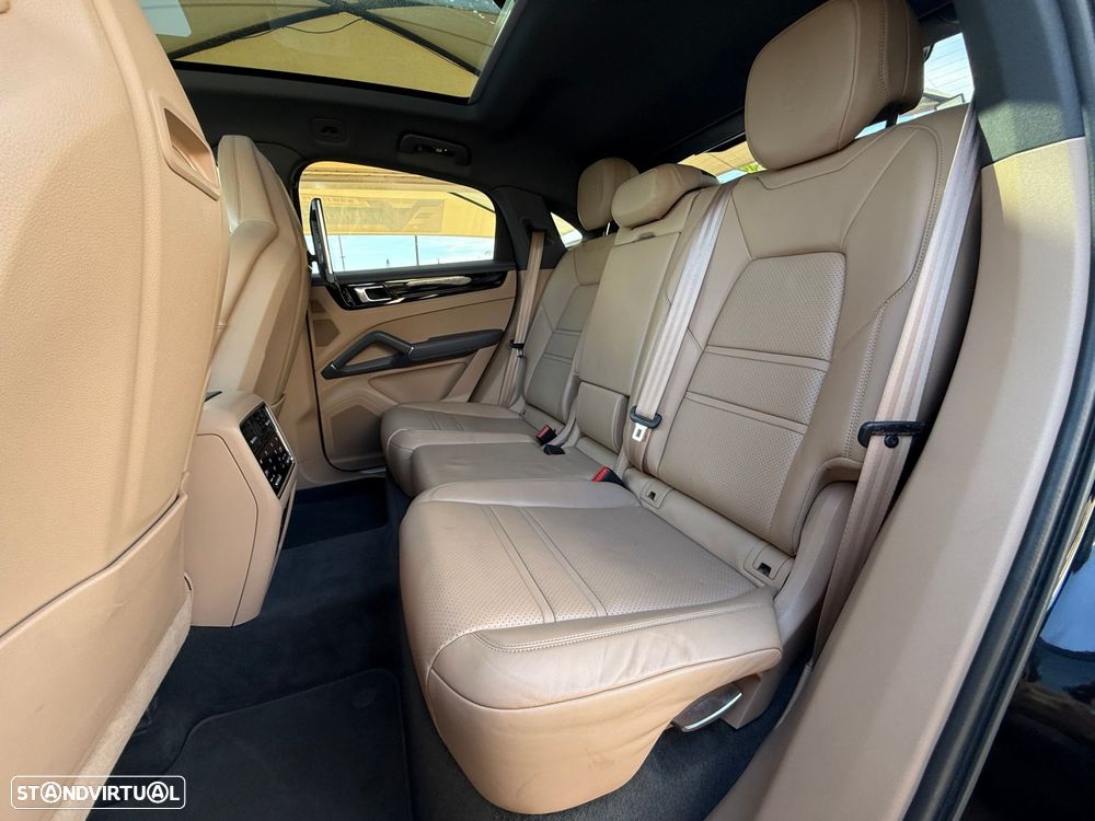 Porsche Cayenne Coupé E-Hybrid Platinum Edition - 35