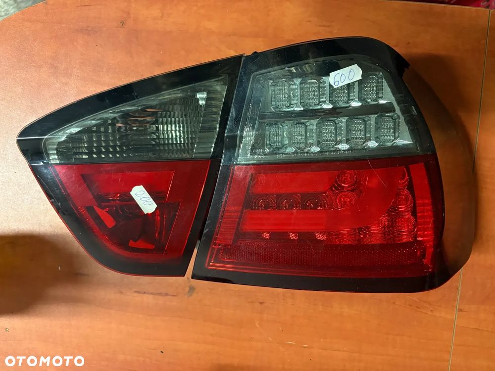 LAMPA BMW E90 PRAWA TYŁ - 1