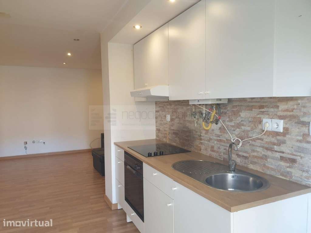 Apartamento T2 em bom estado - Grande imagem: 4/16
