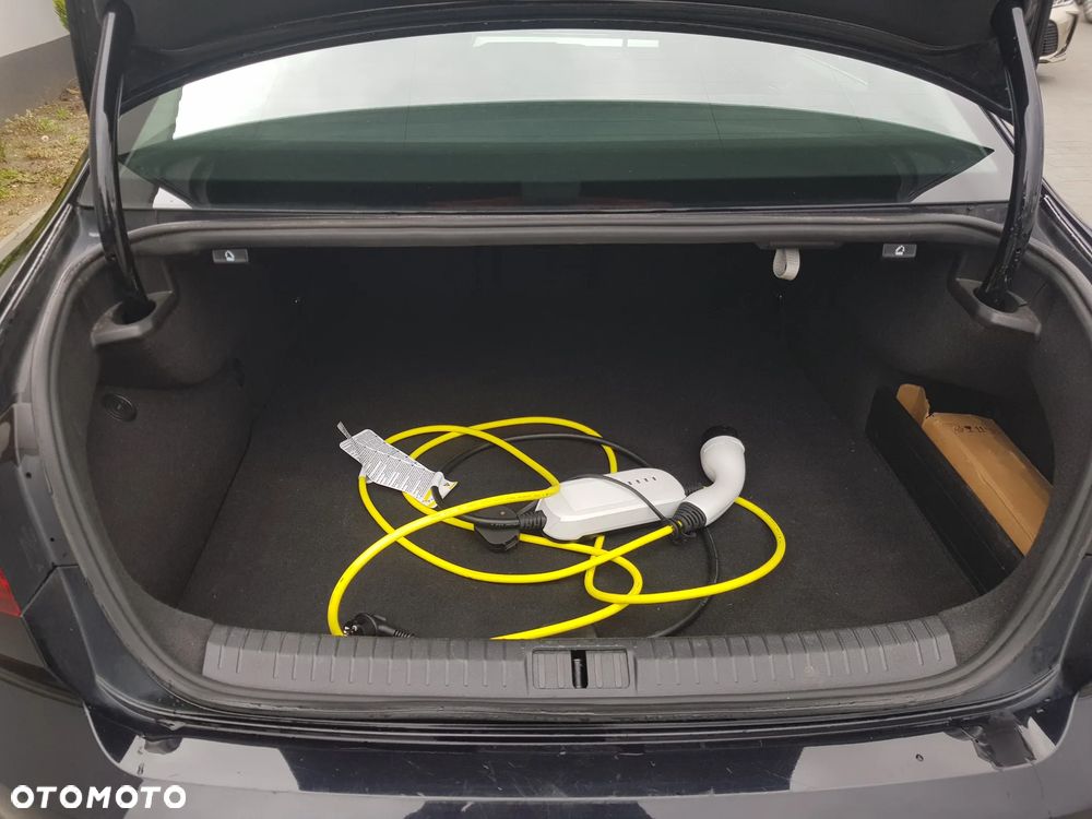 Volkswagen Passat - 13