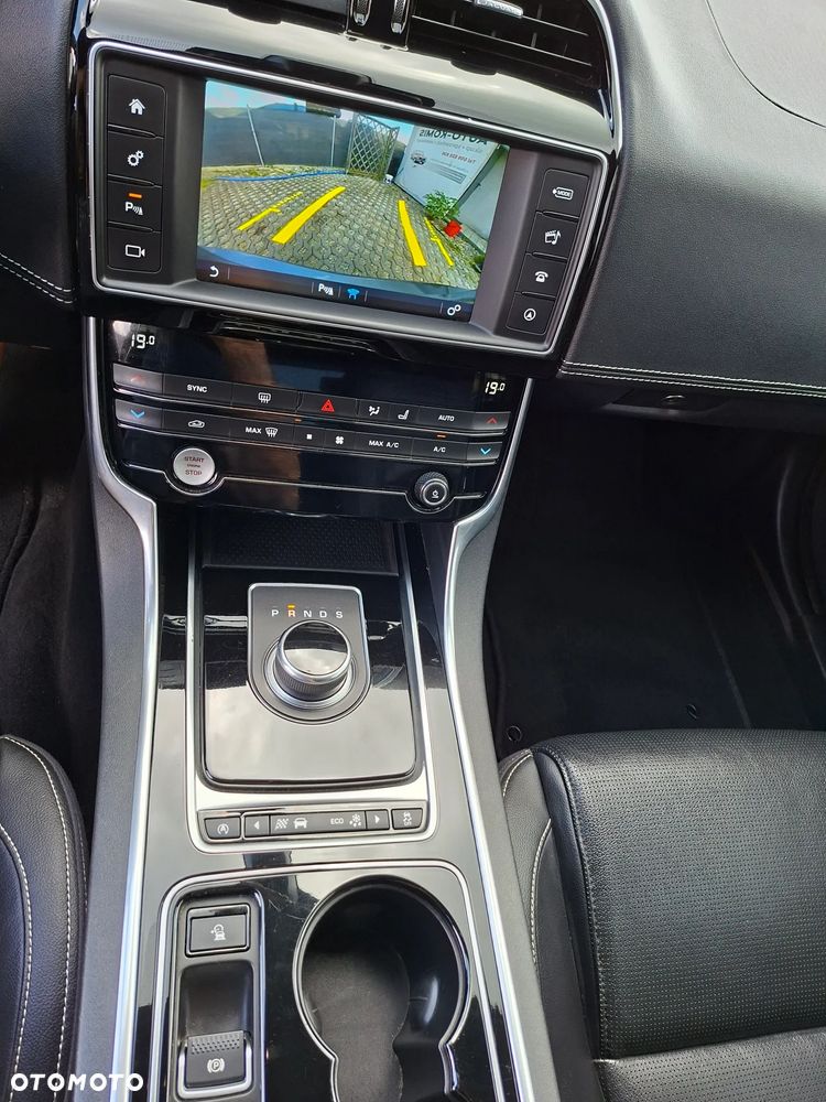Jaguar XF 2.0 i4D AWD R-Sport - 21