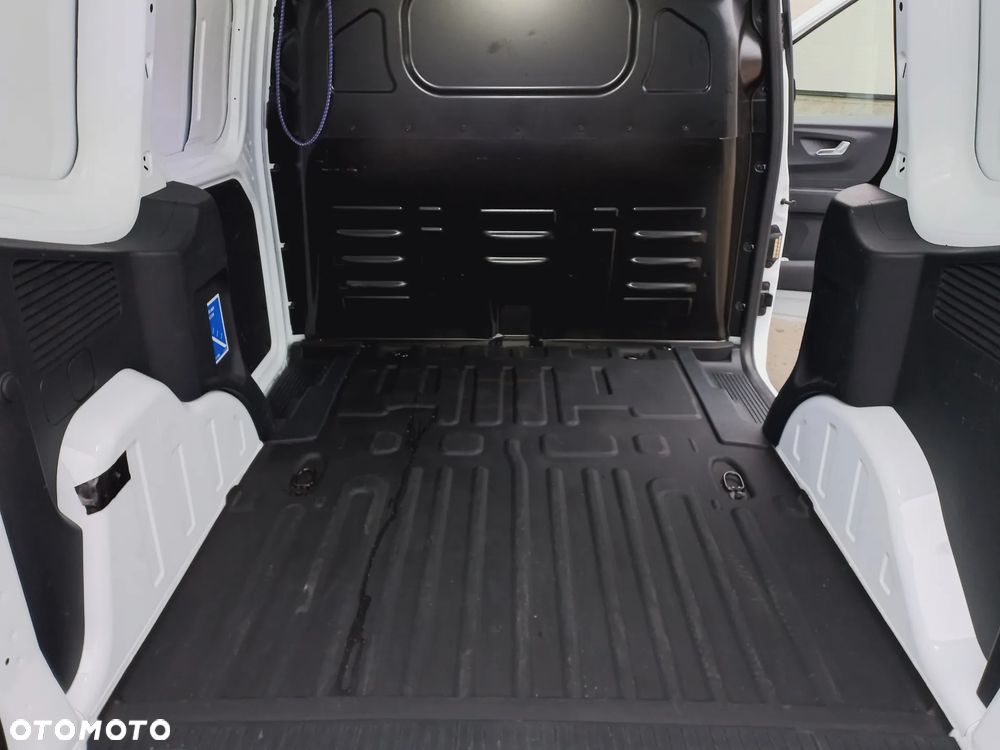 Ford Transit Courier - 20