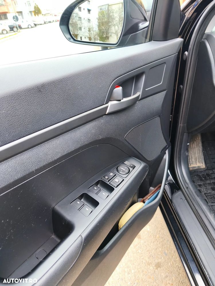 Hyundai Elantra ver-1-6-mpi-comfort - 9