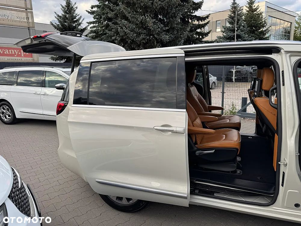 Chrysler Pacifica - 15