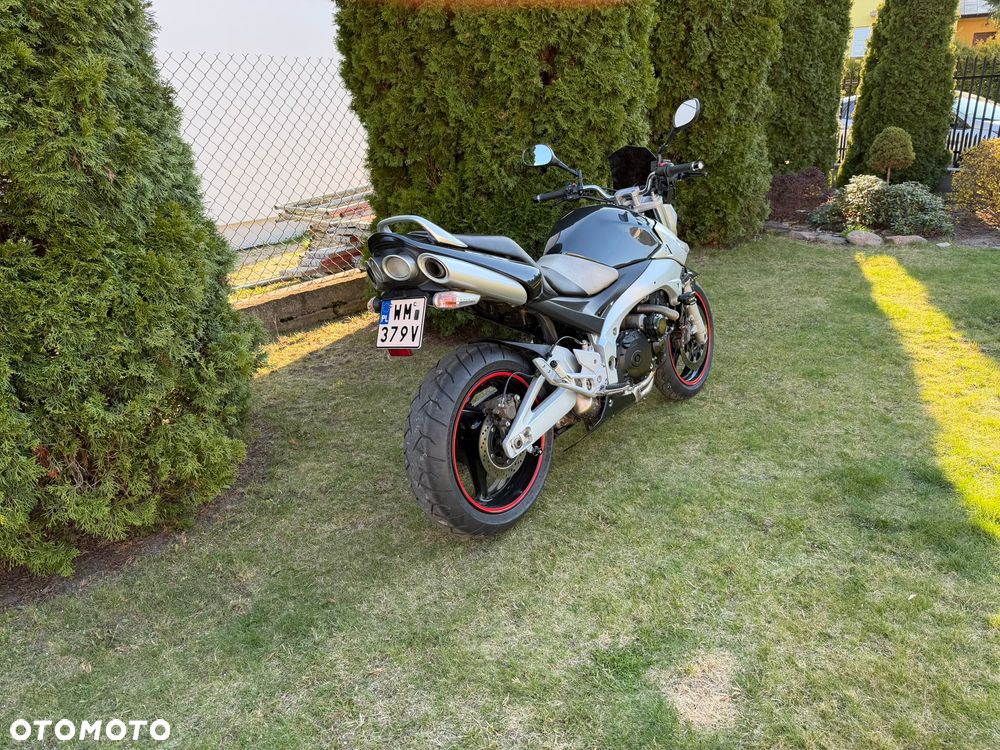 Suzuki GSR - 6