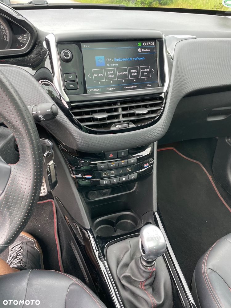 Peugeot 2008 1.2 PureTech GT Line S&S - 12