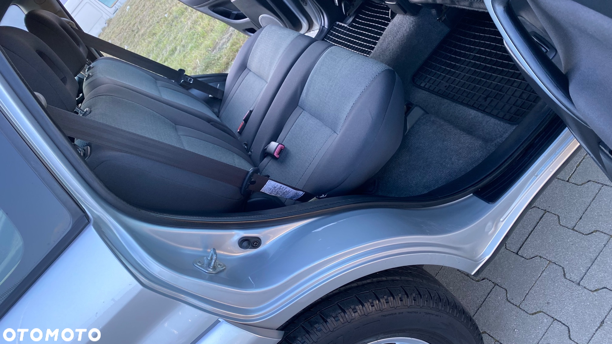 Toyota RAV4 - 24