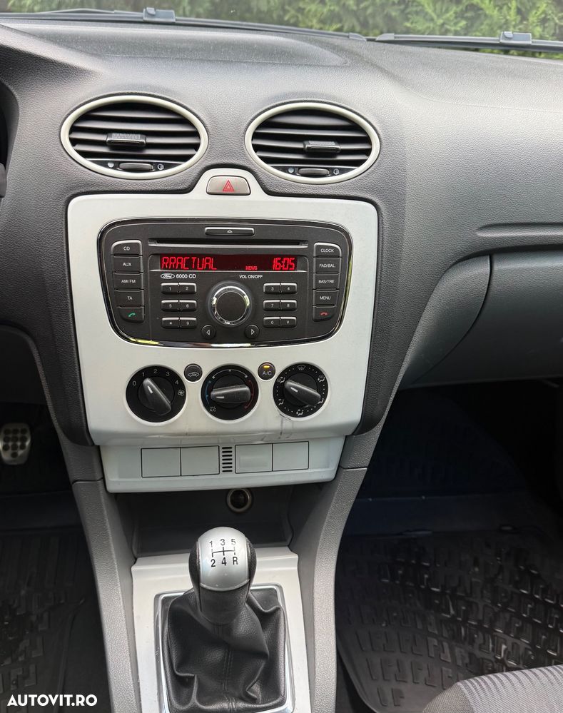 Ford Focus 1.6 16V Trend - 19