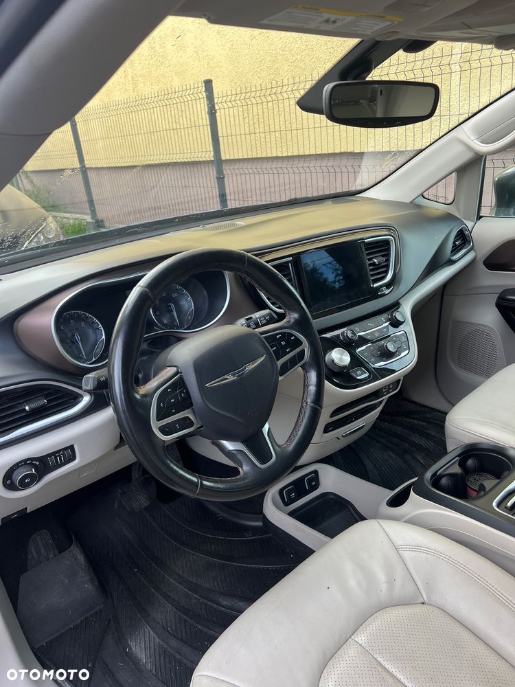 Chrysler Pacifica - 12