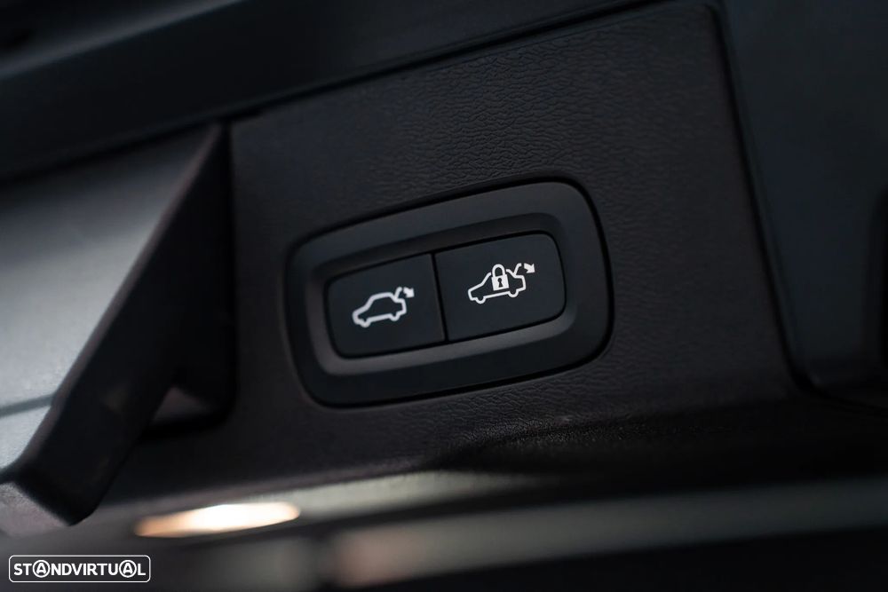 Volvo XC 60 2.0 T8 PHEV Momentum Plus AWD - 17