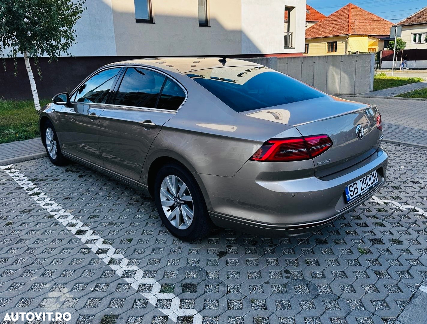 Volkswagen Passat 1.6 TDI (BlueMotion Technology) DSG Comfortline - 4