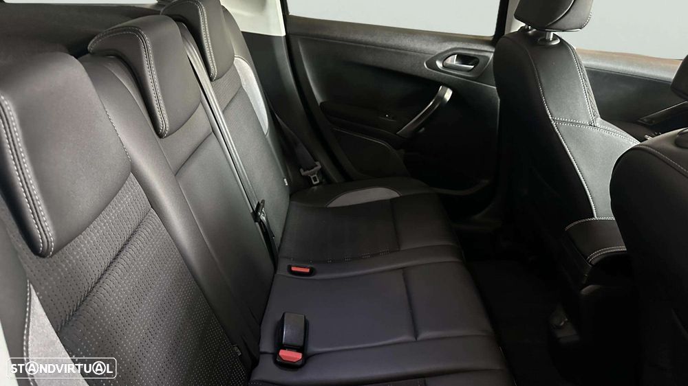Peugeot 2008 1.2 VTi Allure - 12