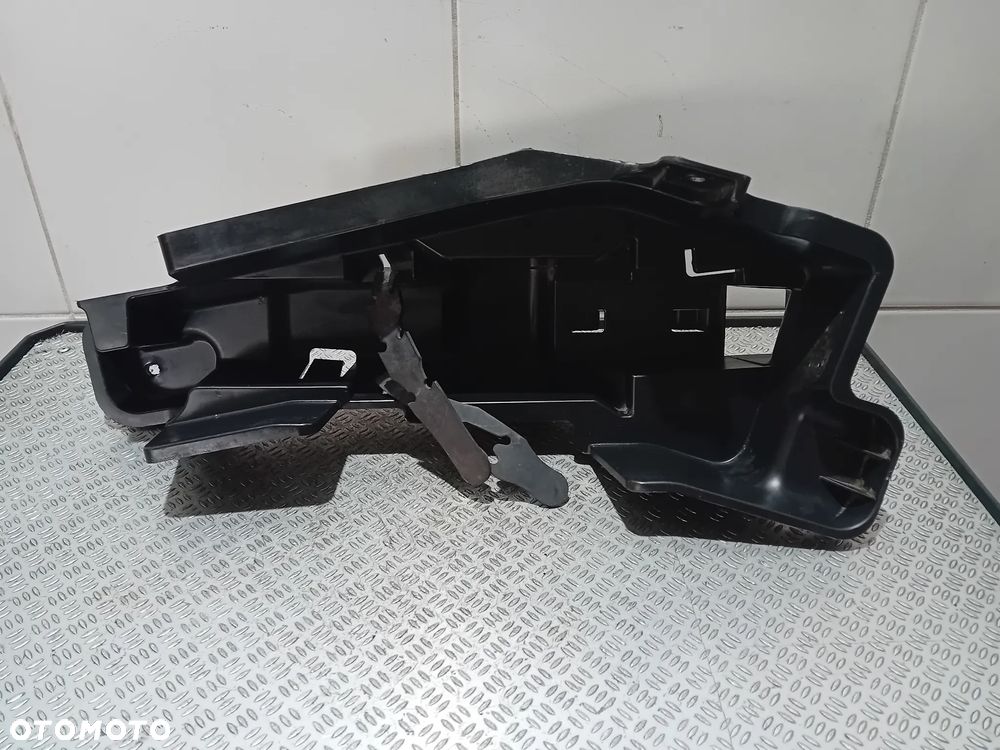 obudowa mocowania lewarka Audi Q3 2015 8U0011215D - 3