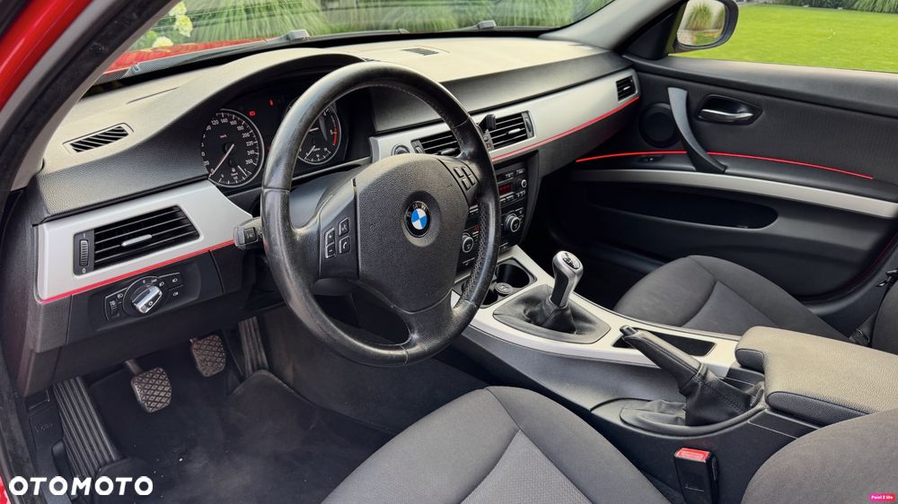 BMW Seria 3 318d DPF Edition Sport - 31