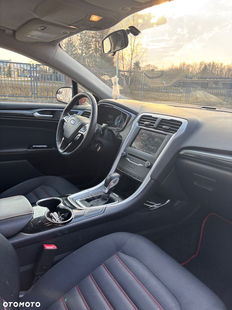 Ford Fusion - 16
