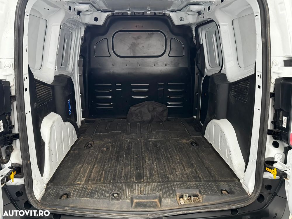 Ford Transit Courier - 10