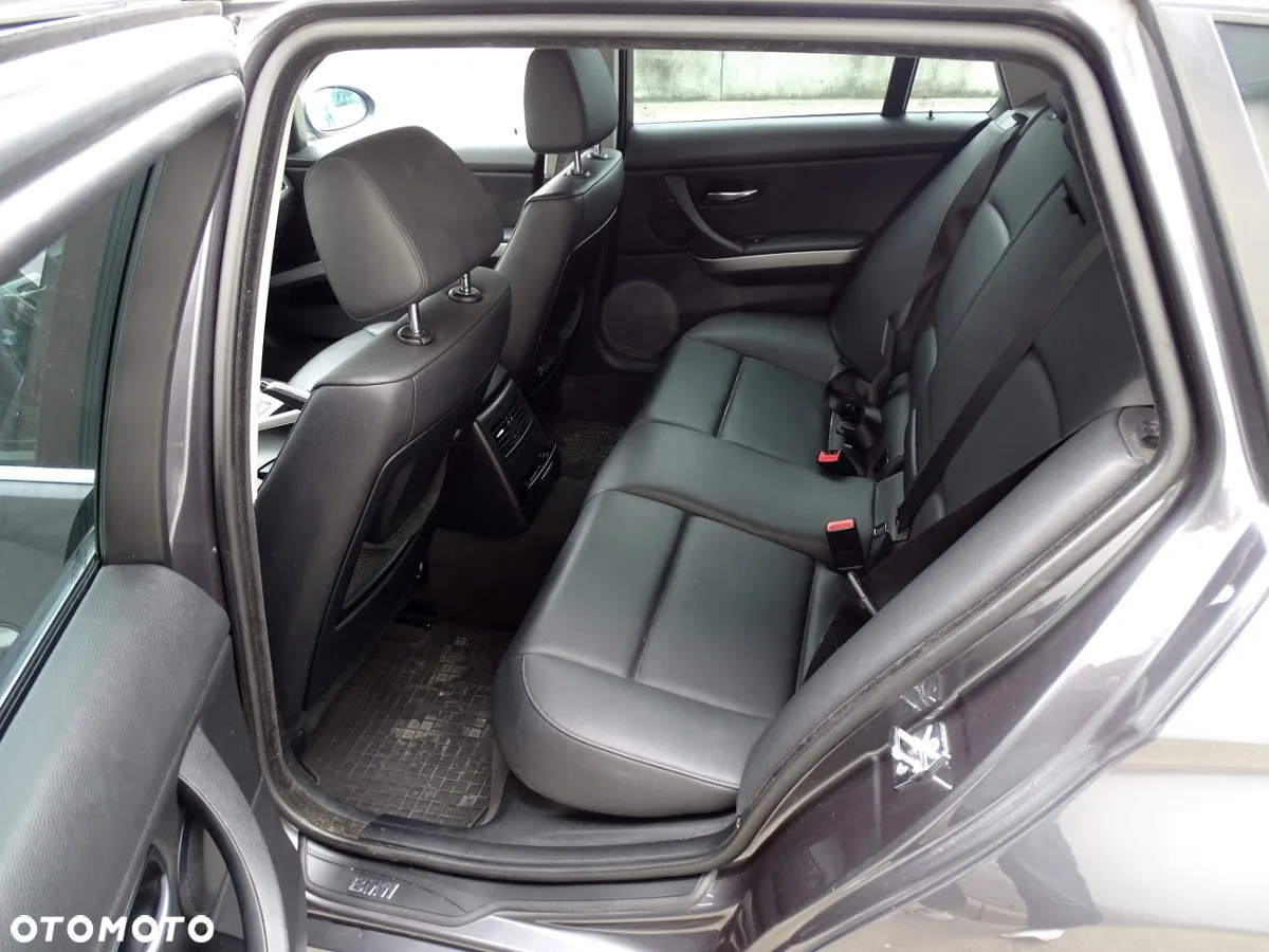 BMW Seria 3 330xd DPF Touring - 12