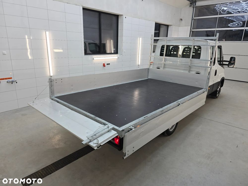 Iveco DAILY 50C18 / 35C18 DOKA SKRZYNIA DŁUGA3,81cm + SKRZYNIA NA NARZĘDZIA DEMONTOWANA HAK 3500Kg TEMPOMAT KLIMA 31 Tyś km SERWIS DO OSTATNIEGO Km ASO IVECO NA GWARANCJI - 5