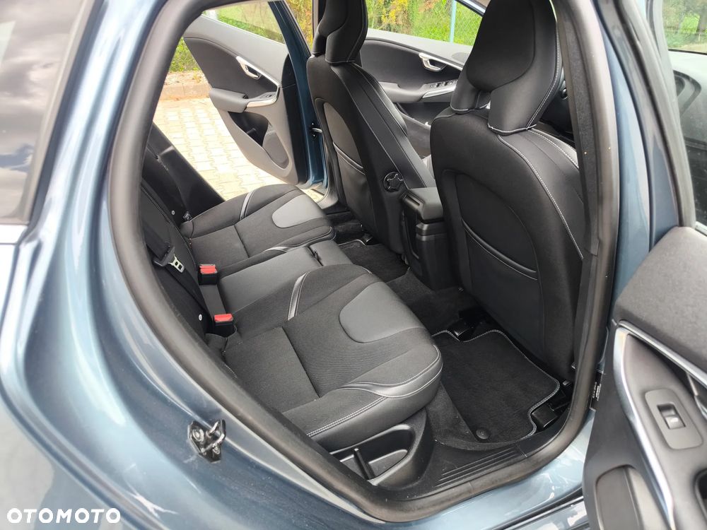 Volvo V40 T3 Momentum - 12
