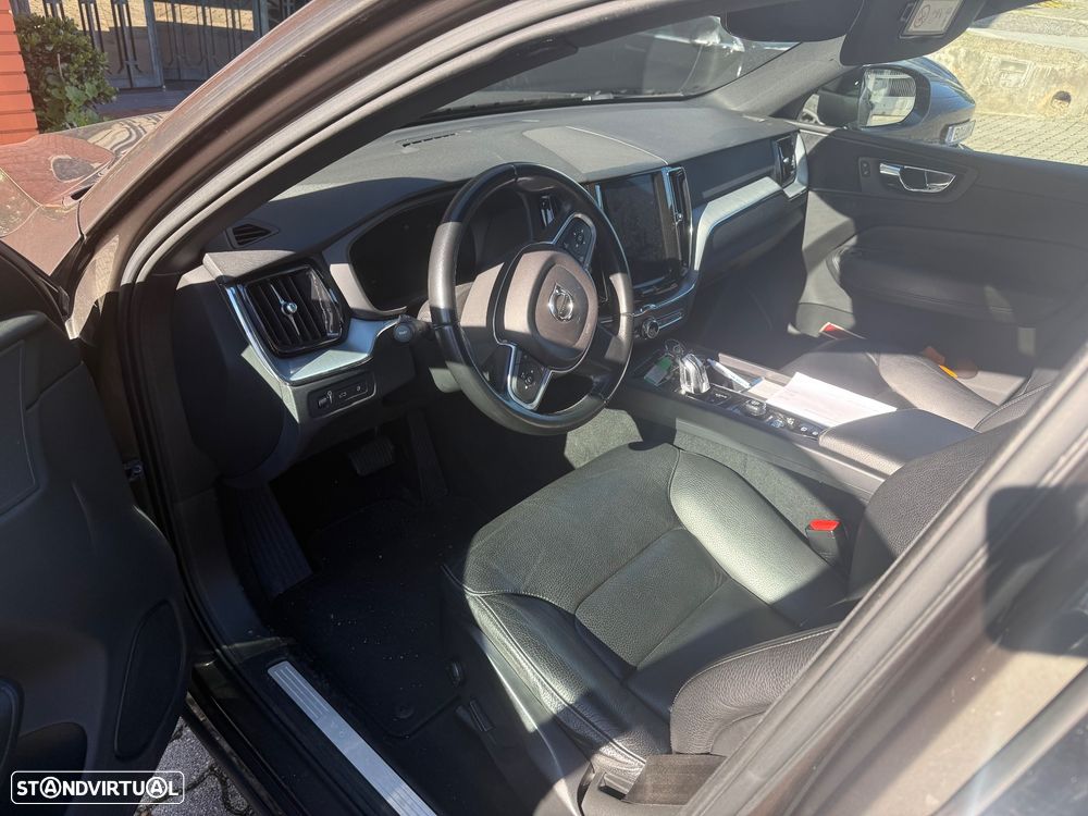 Volvo XC 60 2.0 T8 PHEV R-Design AWD - 5