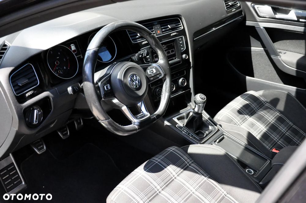 Volkswagen Golf 2.0 TDI BMT GTD - 9
