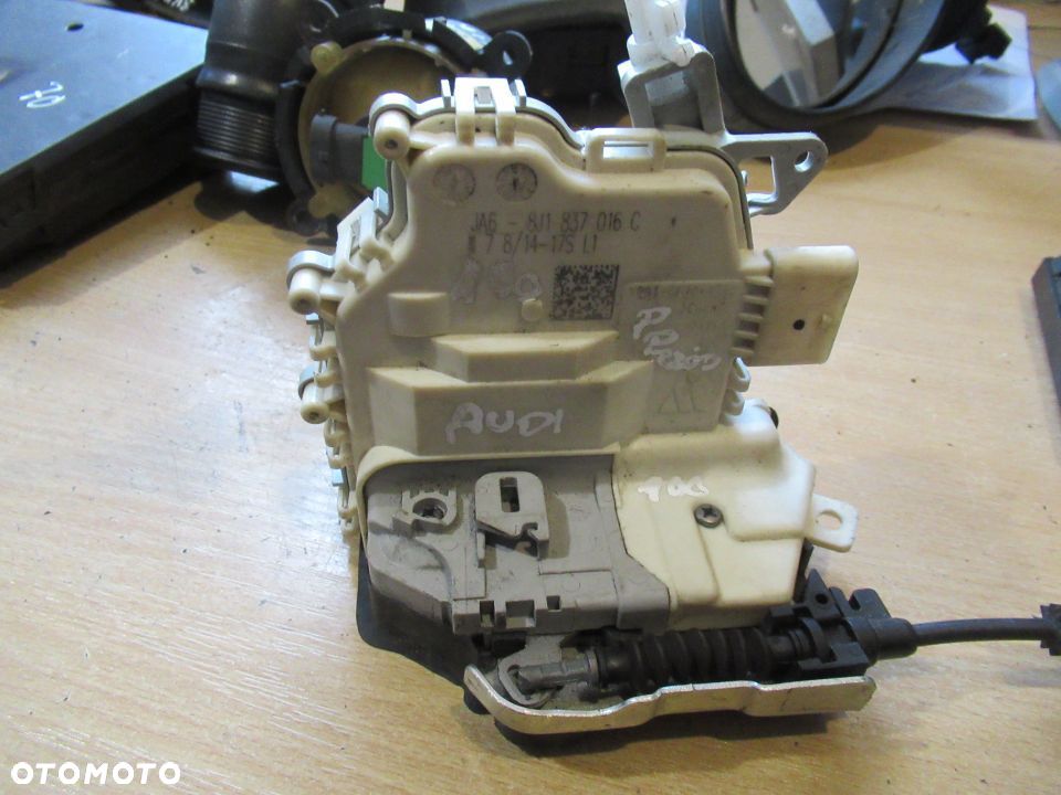 ZAMEK AUDI PRAWY PRZÓD 8J1837016C - 1