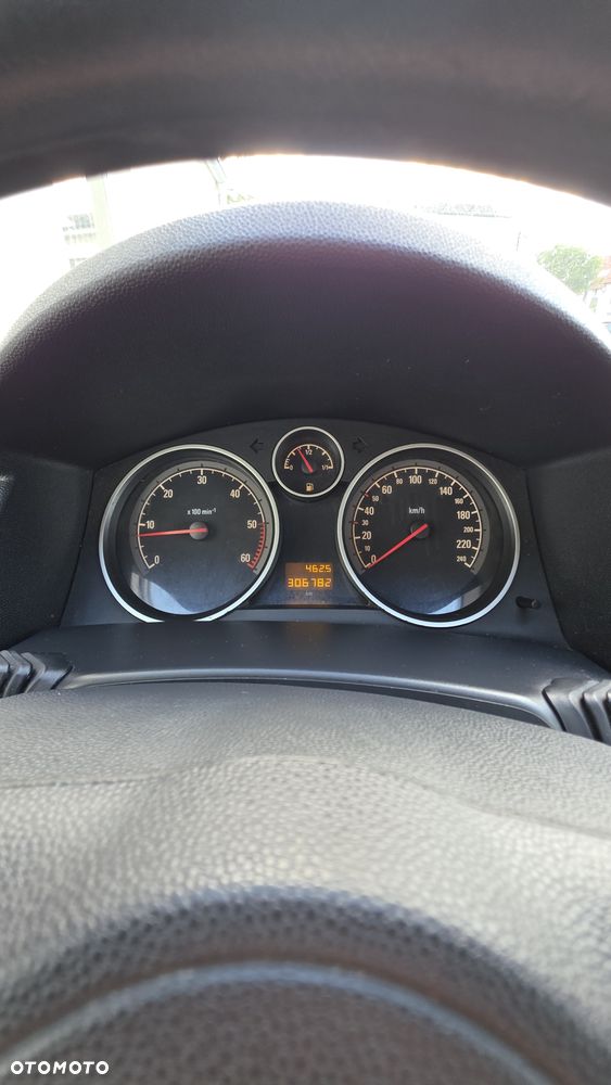 Opel Astra 1.9 CDTI Cosmo - 8