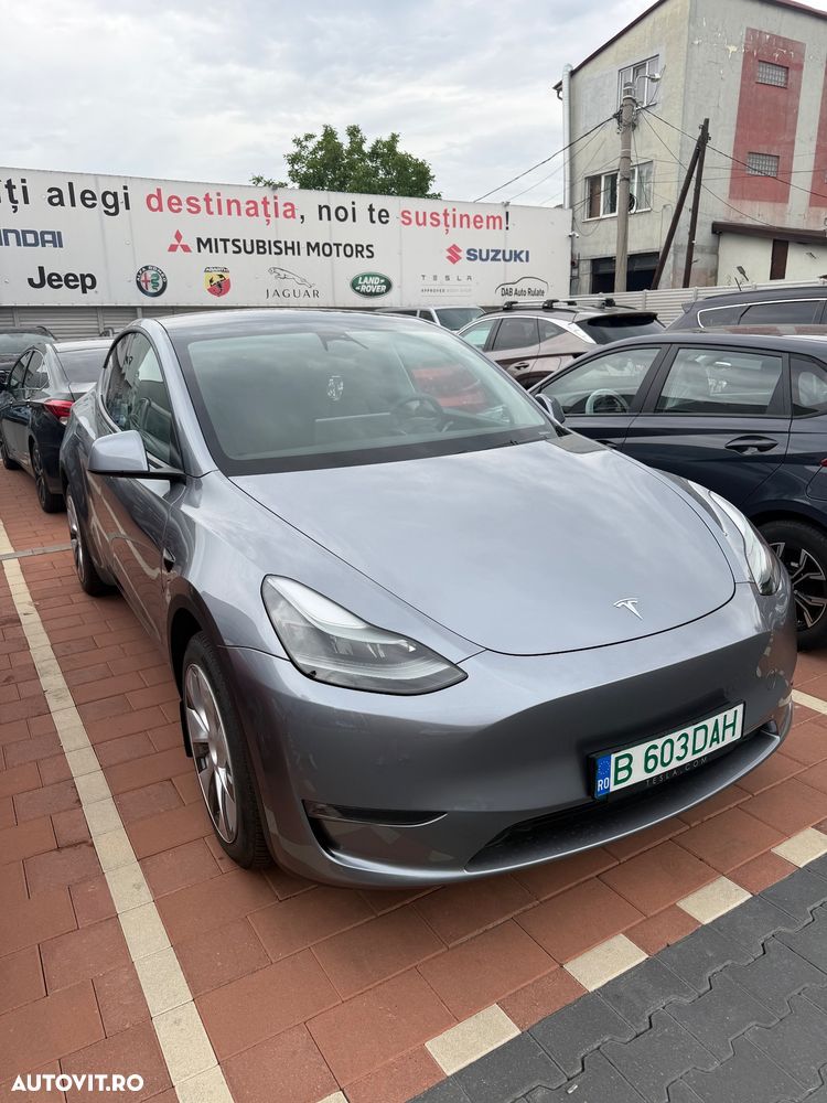 Tesla Model Y Long Range AWD - 1