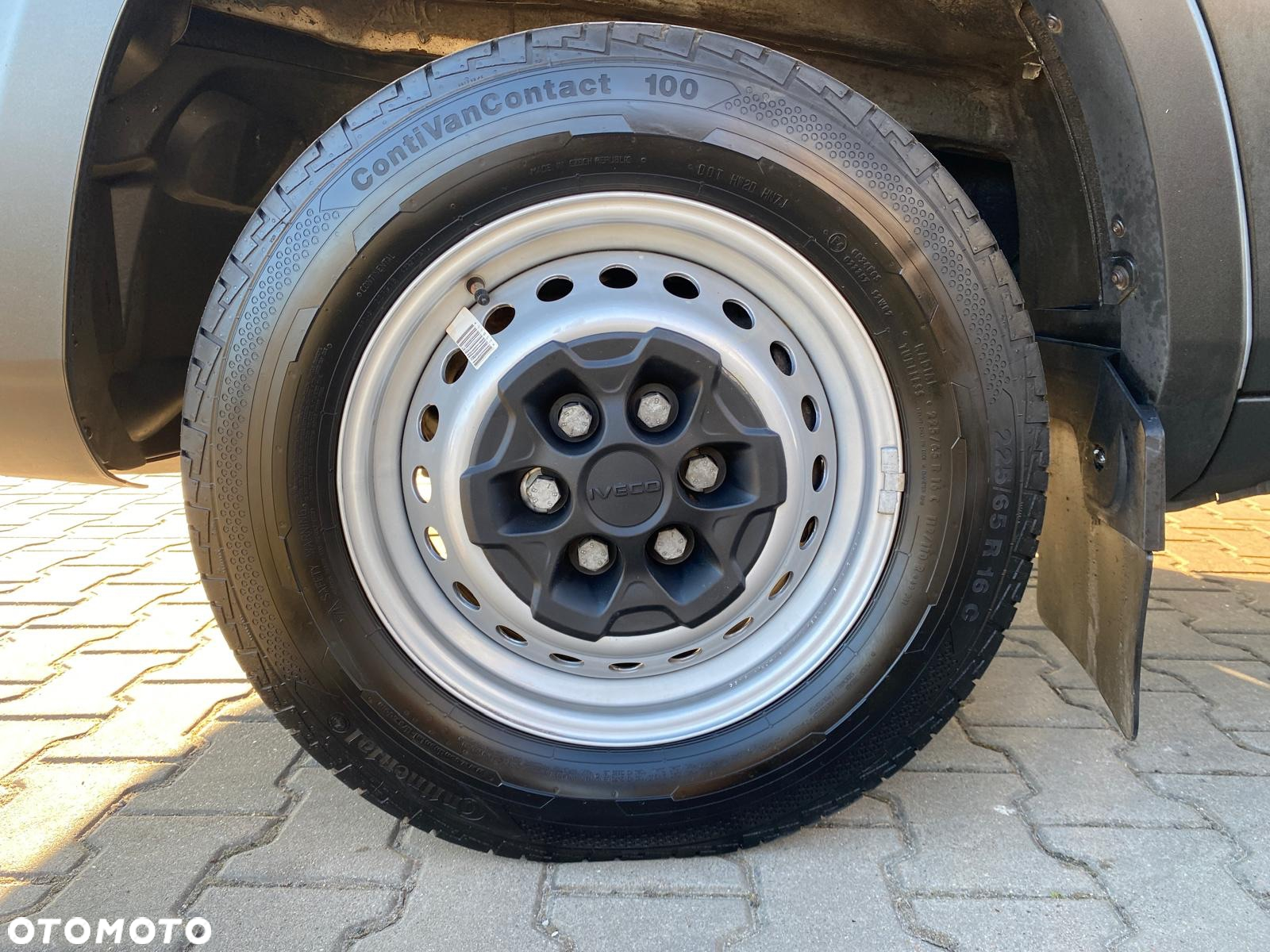 Iveco DAILY 35-160 2,3 HPI KONTENER CHŁODNIA MITSUBISHI WINDA ZEPRO - 23