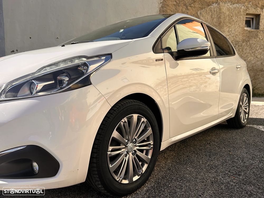 Peugeot 208 1.2 PureTech Signature - 11