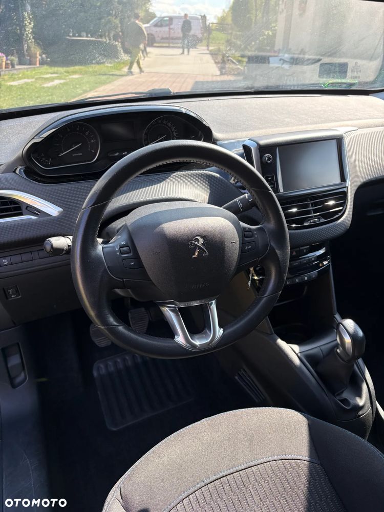 Peugeot 208 1.2 PureTech Style - 12