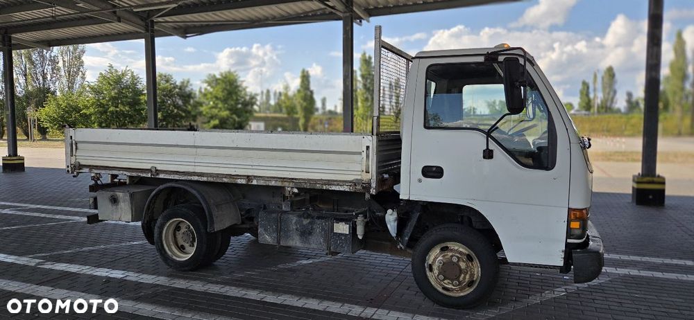 Isuzu NPR69 - 10