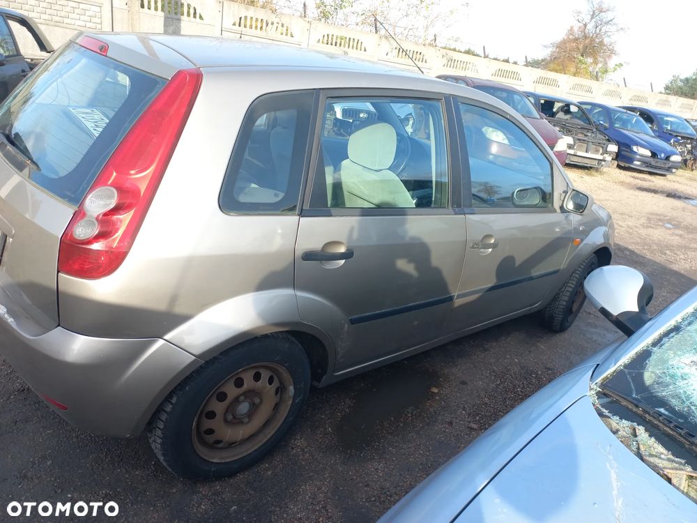 Ford Fiesta MK6 1.4 benzyna 04r Q2 wszystkie części maska zderzak lampa - 3