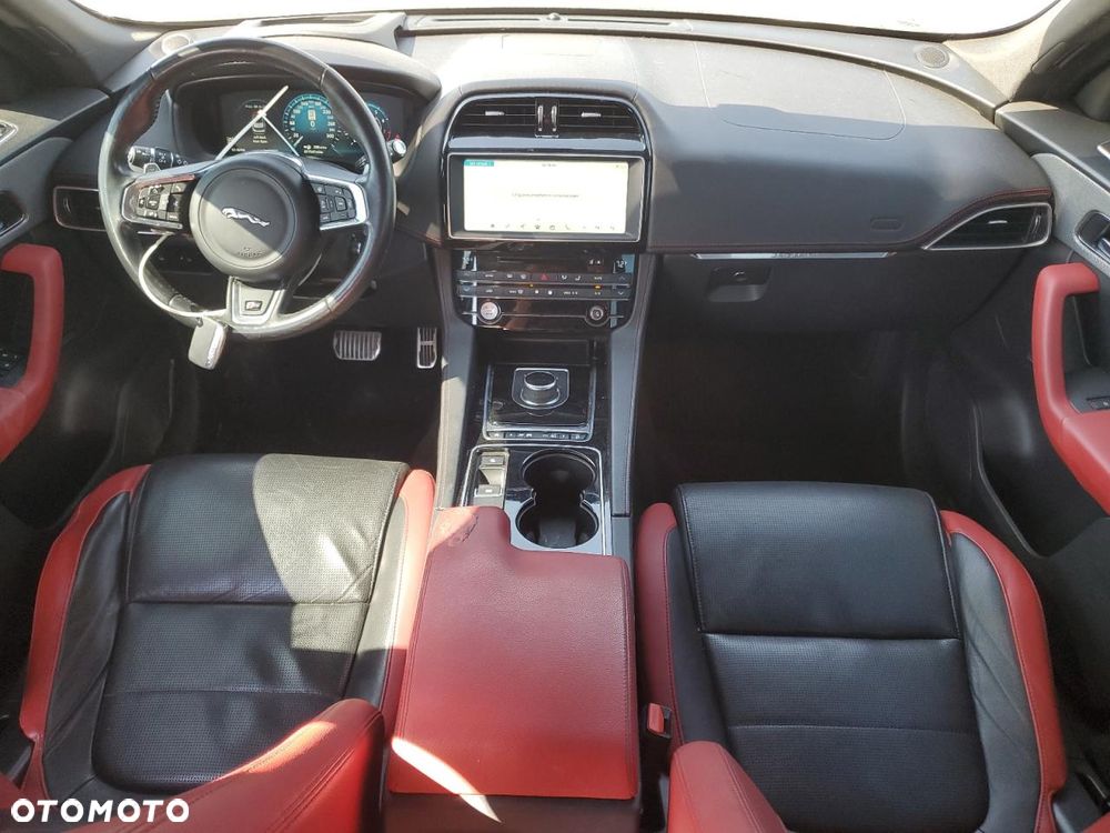 Jaguar F-Pace - 8