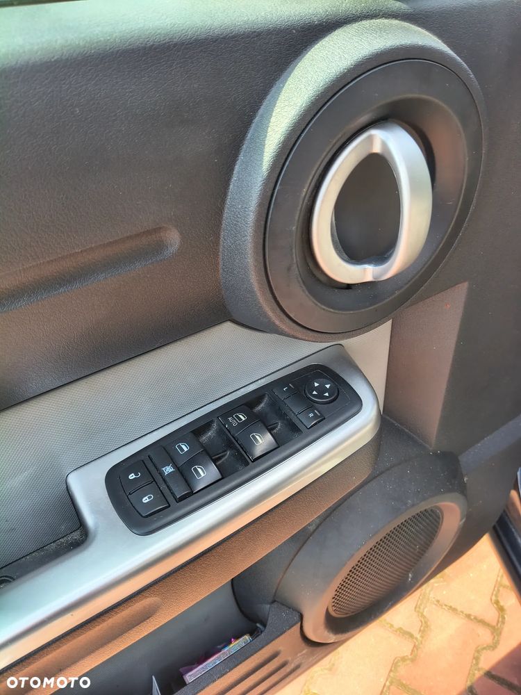 Dodge Nitro 2.8 CRD SXT - 14