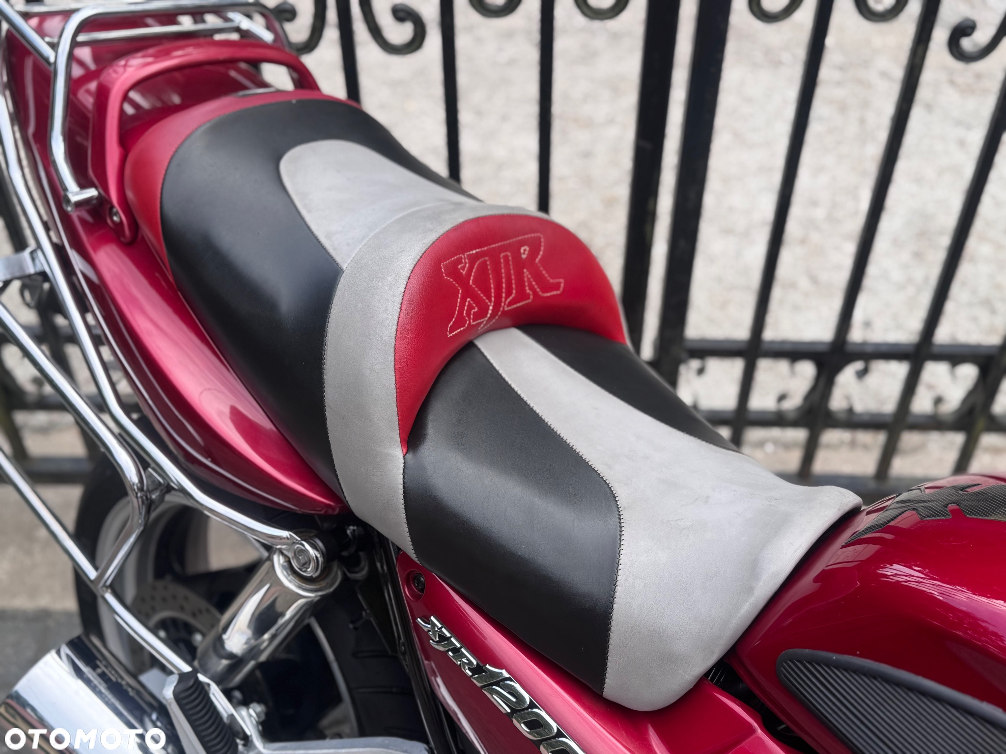Yamaha XJR - 24
