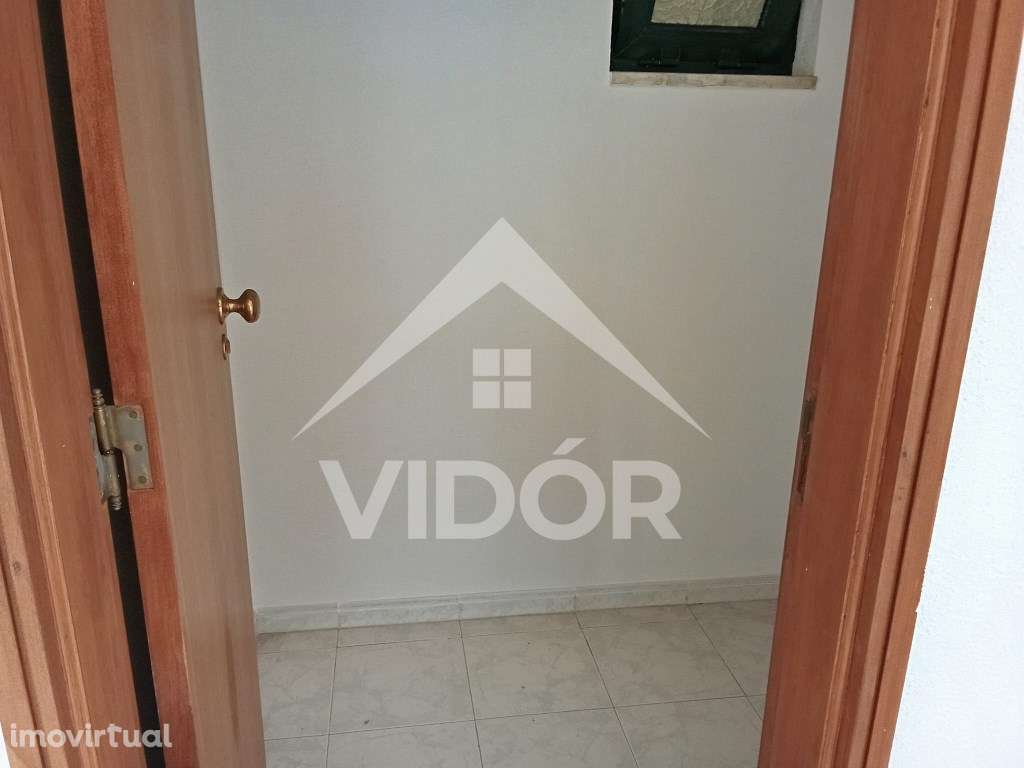 Loja com 31m2 no Mercado Municipal da Baixa da Banheira - Grande imagem: 4/6