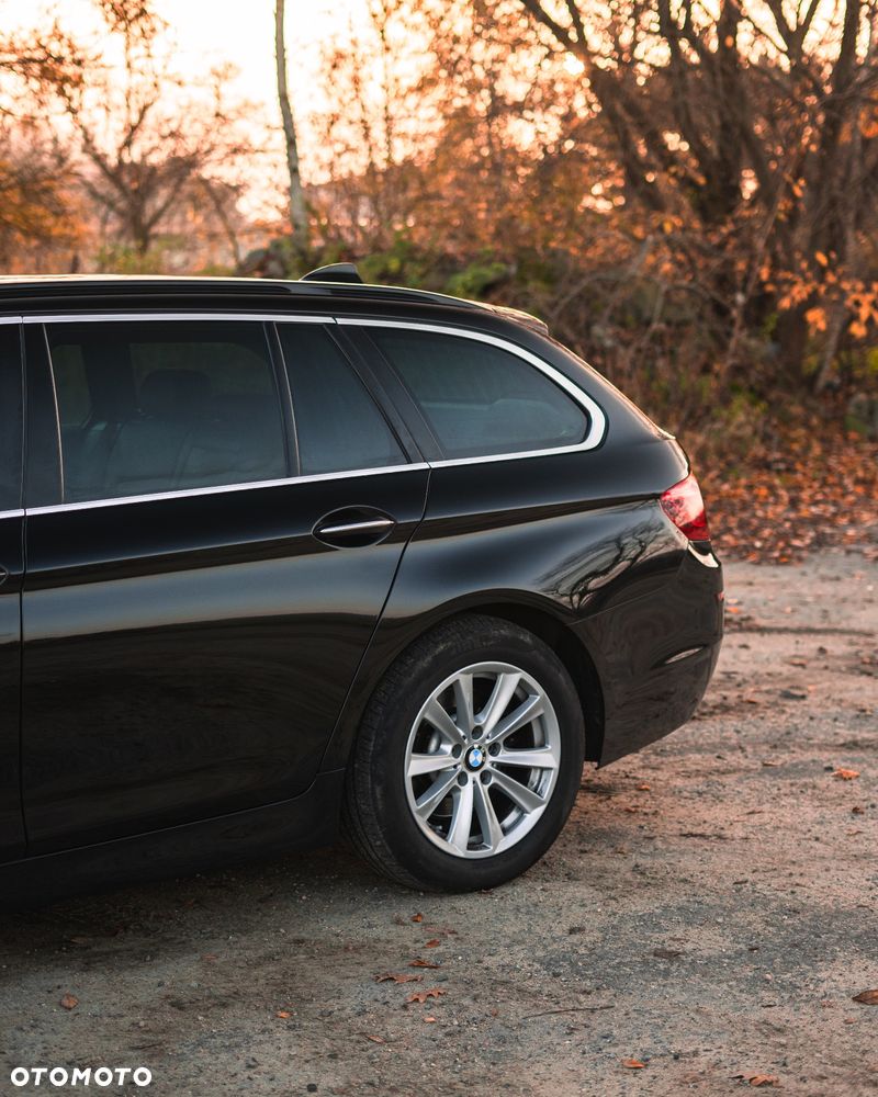 BMW Seria 5 525d xDrive - 11