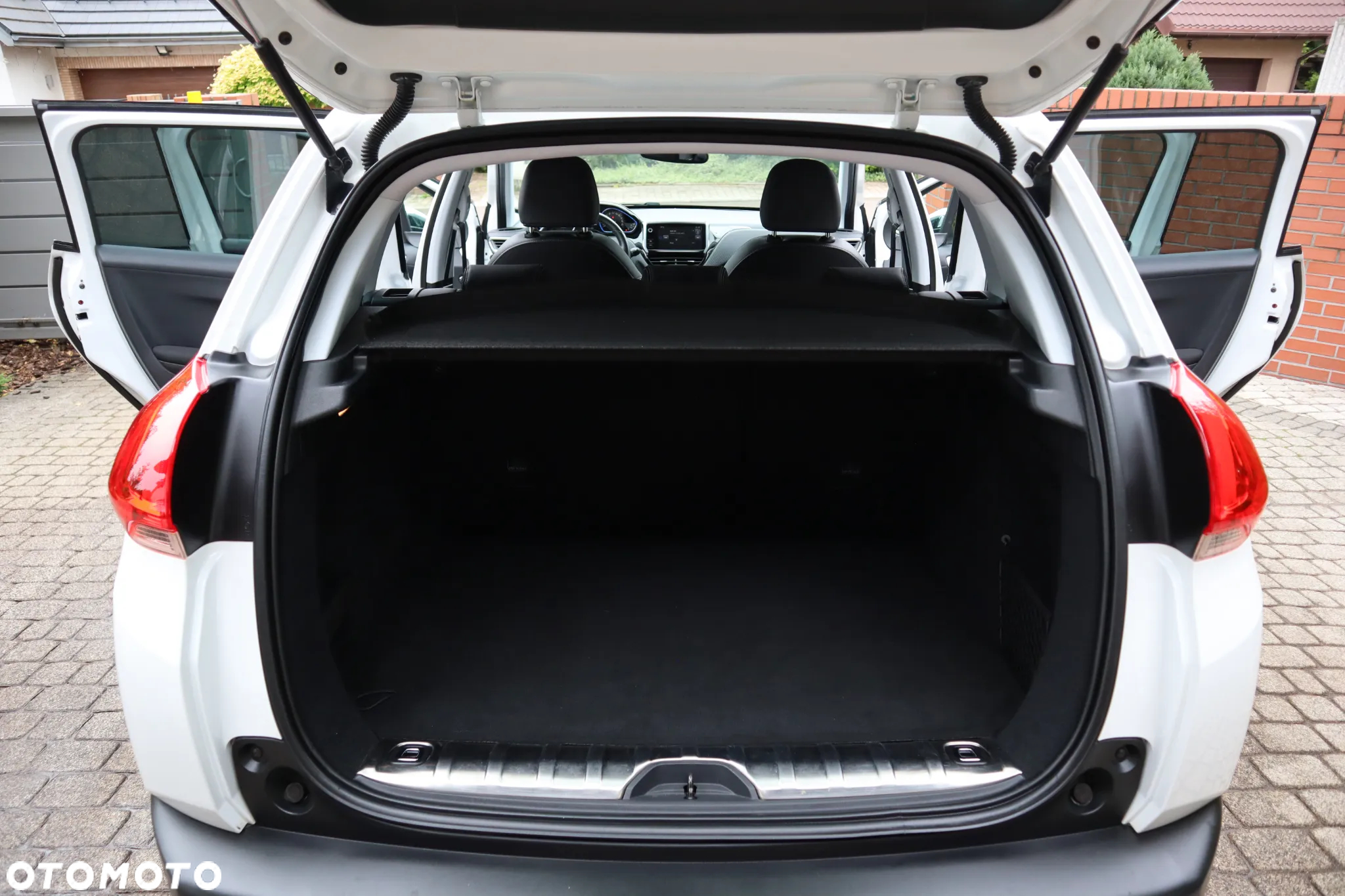 Peugeot 2008 1.2 Pure Tech Allure S&S - 14