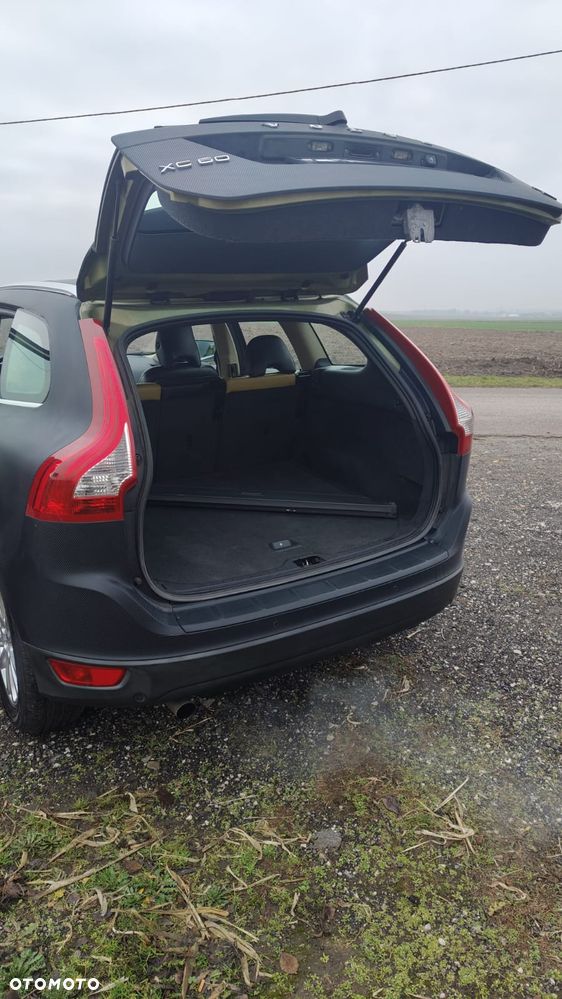 Volvo XC 60 2.4D Summum - 17