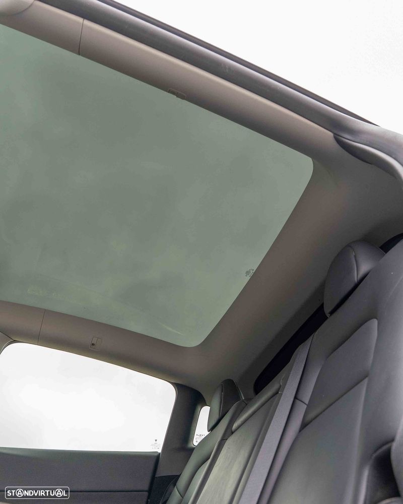 Tesla Model Y Long Range Dual Motor AWD - 15