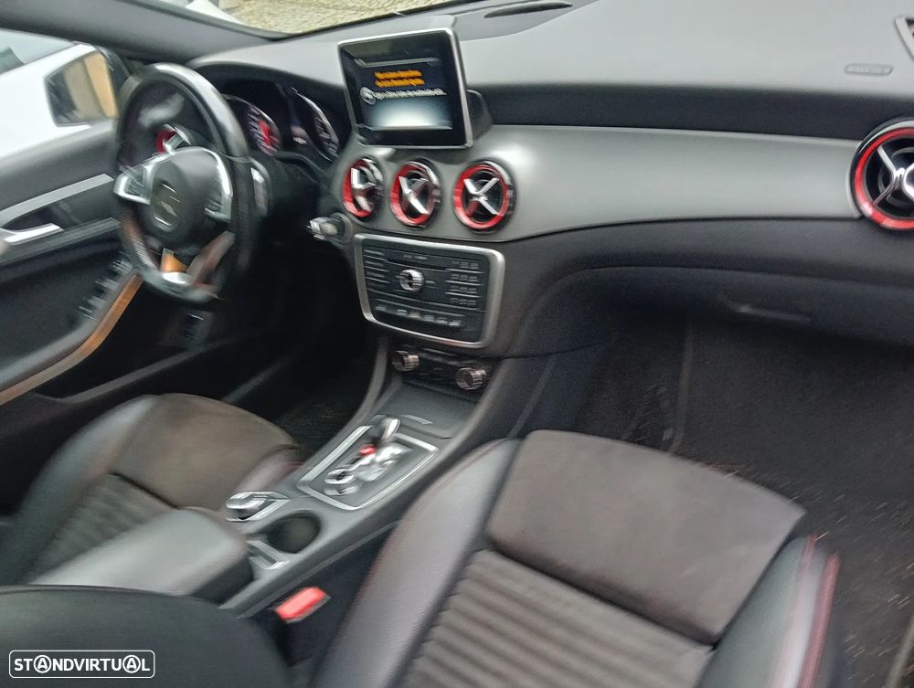 Mercedes-Benz CLA 45 AMG 4Matic Speedshift DCT 7G Night Edition - 10