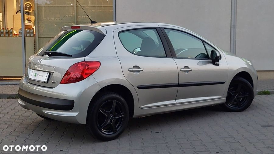 Peugeot 207 - 6