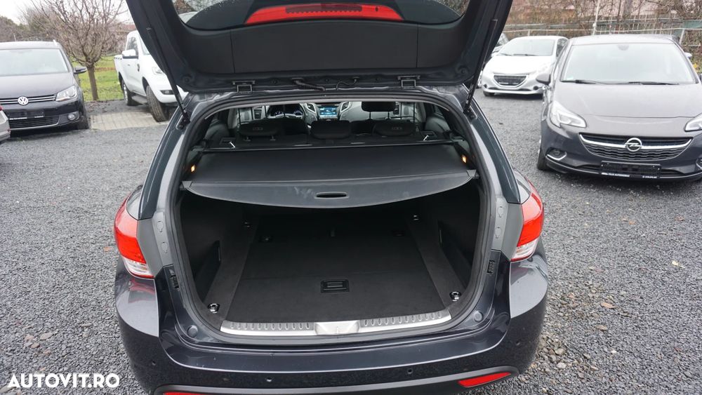 Hyundai i40 i40cw 1.7 CRDi Automatik Fifa World Cup Edition Gold - 14