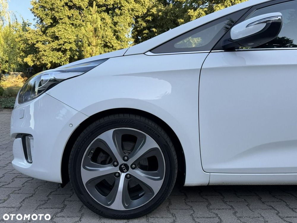 Kia Carens - 34