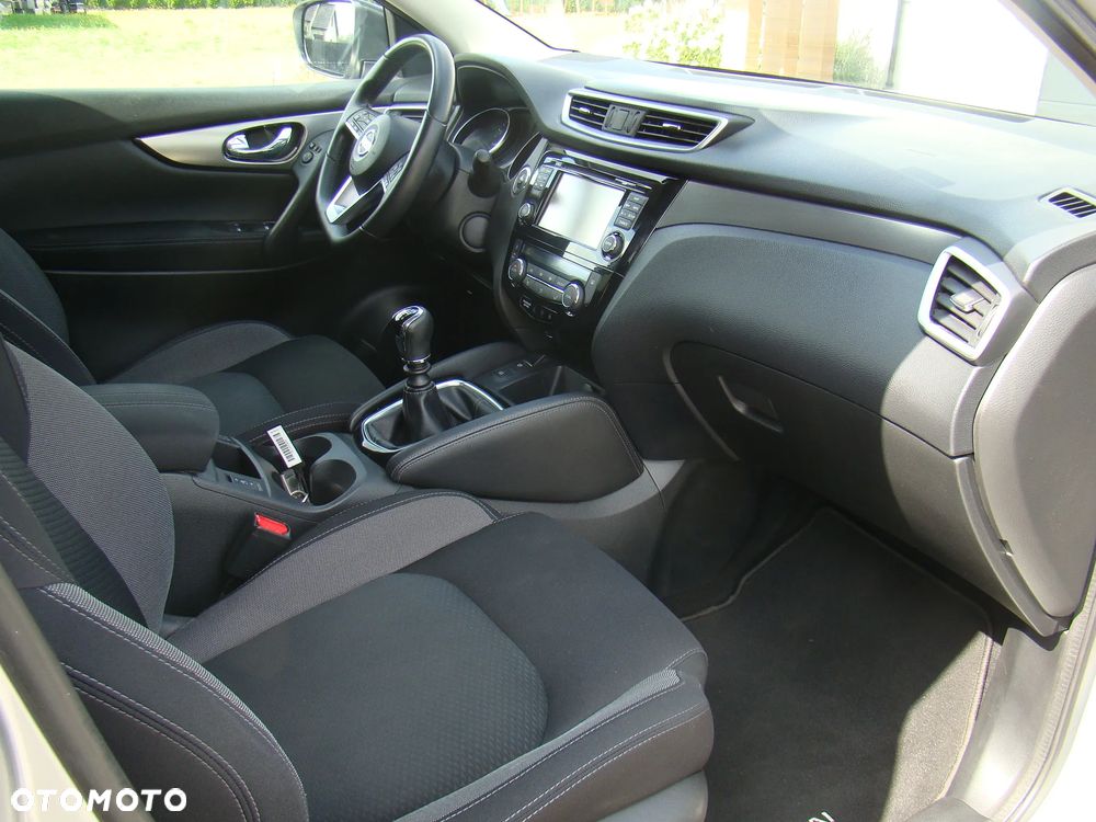 Nissan Qashqai 1.2 DIG-T N-Connecta EU6 - 33