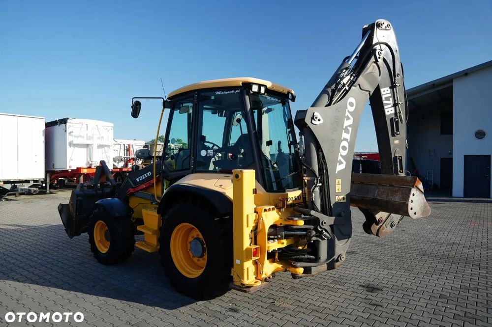 Volvo BL71B / KOPARKO-ŁADOWARKA / KLIMATYZACJA / SKARPÓWKA - 11